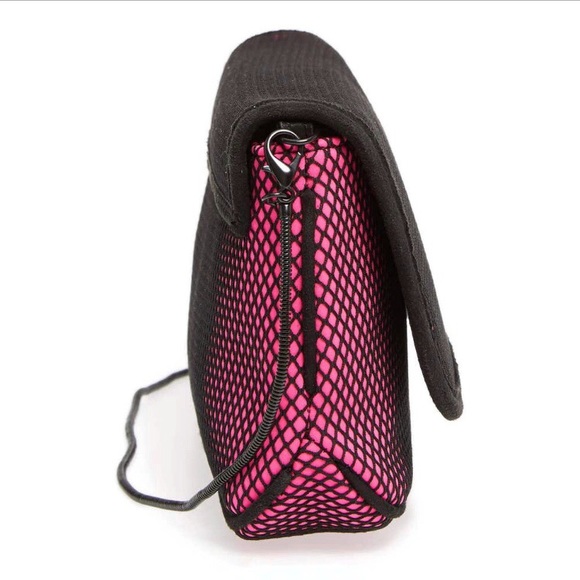 Steve Madden Mesh Clutch Convertible Shoulder Bag - Picture 4 of 5